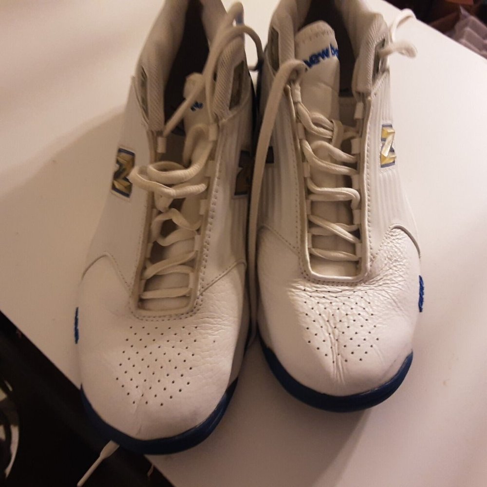 Men's New Balance 880 Size 8  BB880RY White N Blue